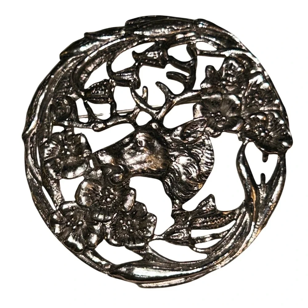 Vintage Coro Silver Tone Deer Stag Floral Round Openwork Brooch Pin‎ Signed